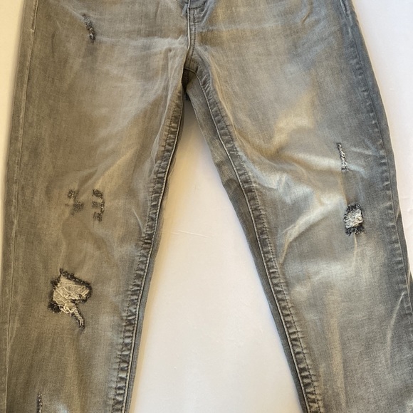 Seven7 | Ankle Skinny Derstroyed/ Embroidered Jeans w/ Shark bite hem - Picture 5 of 12